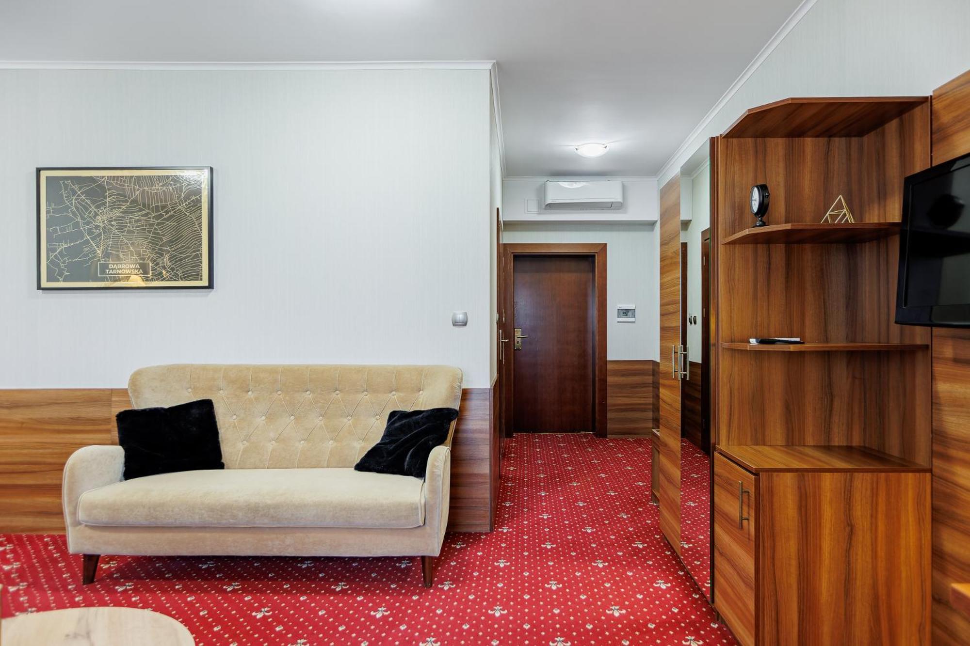 Hotel Cristal Park Dąbrowa Tarnowska エクステリア 写真