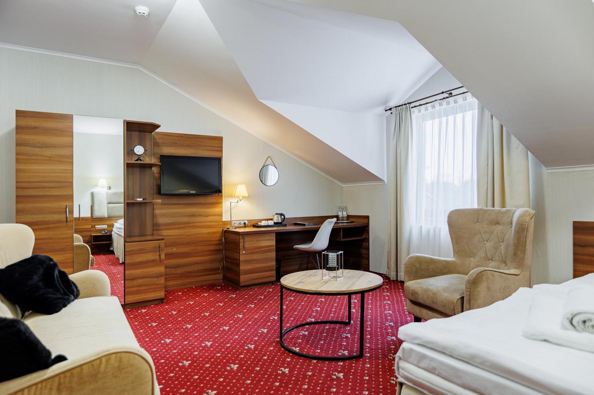 Hotel Cristal Park Dąbrowa Tarnowska エクステリア 写真