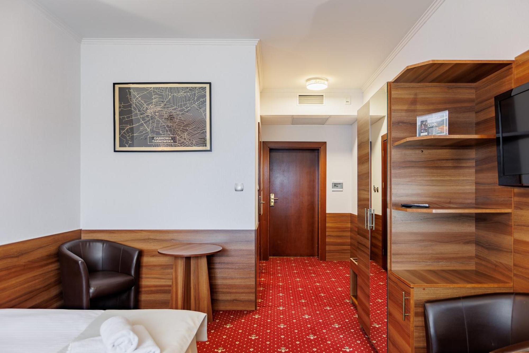 Hotel Cristal Park Dąbrowa Tarnowska エクステリア 写真