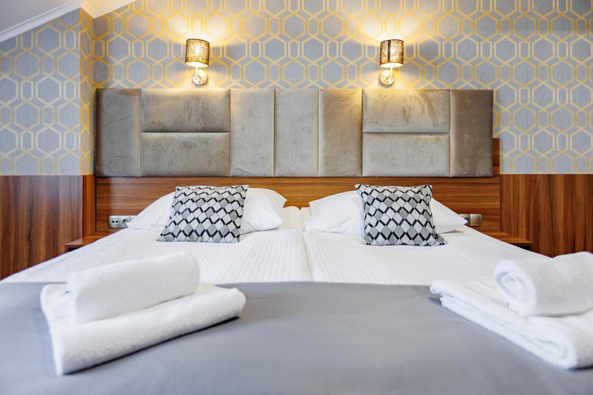 Hotel Cristal Park Dąbrowa Tarnowska エクステリア 写真