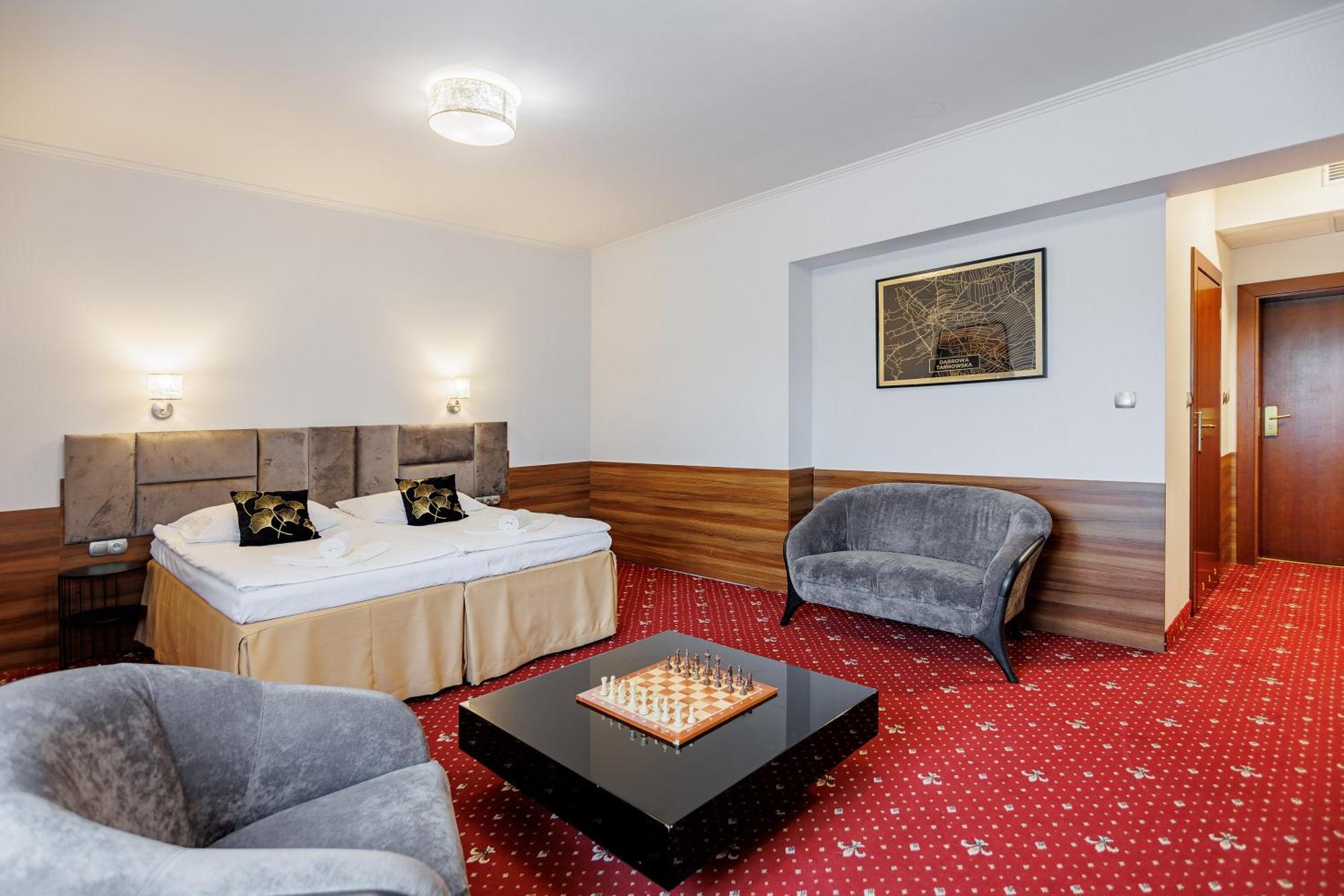 Hotel Cristal Park Dąbrowa Tarnowska エクステリア 写真