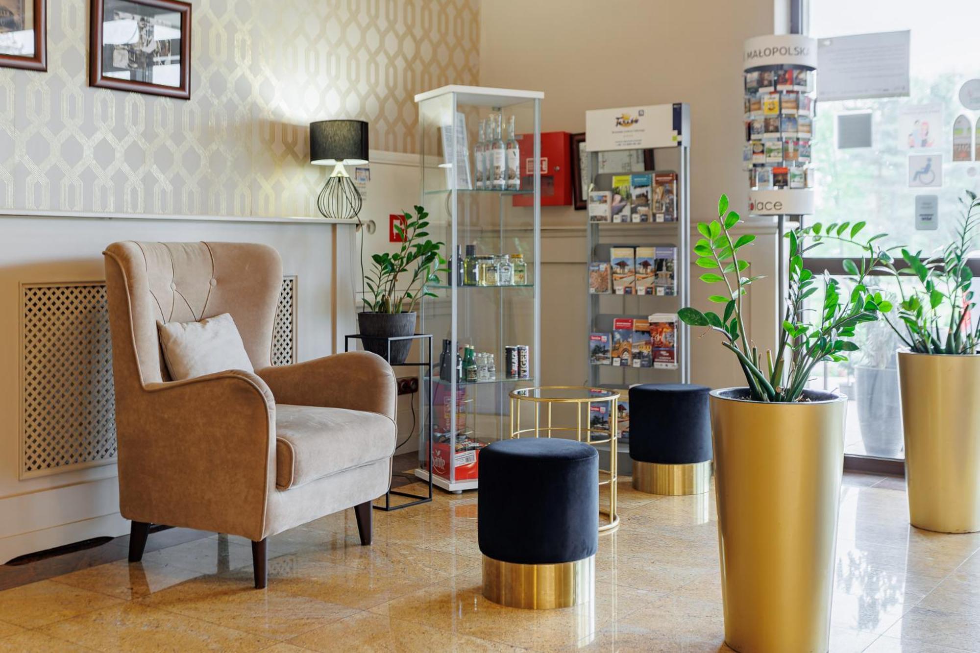Hotel Cristal Park Dąbrowa Tarnowska エクステリア 写真