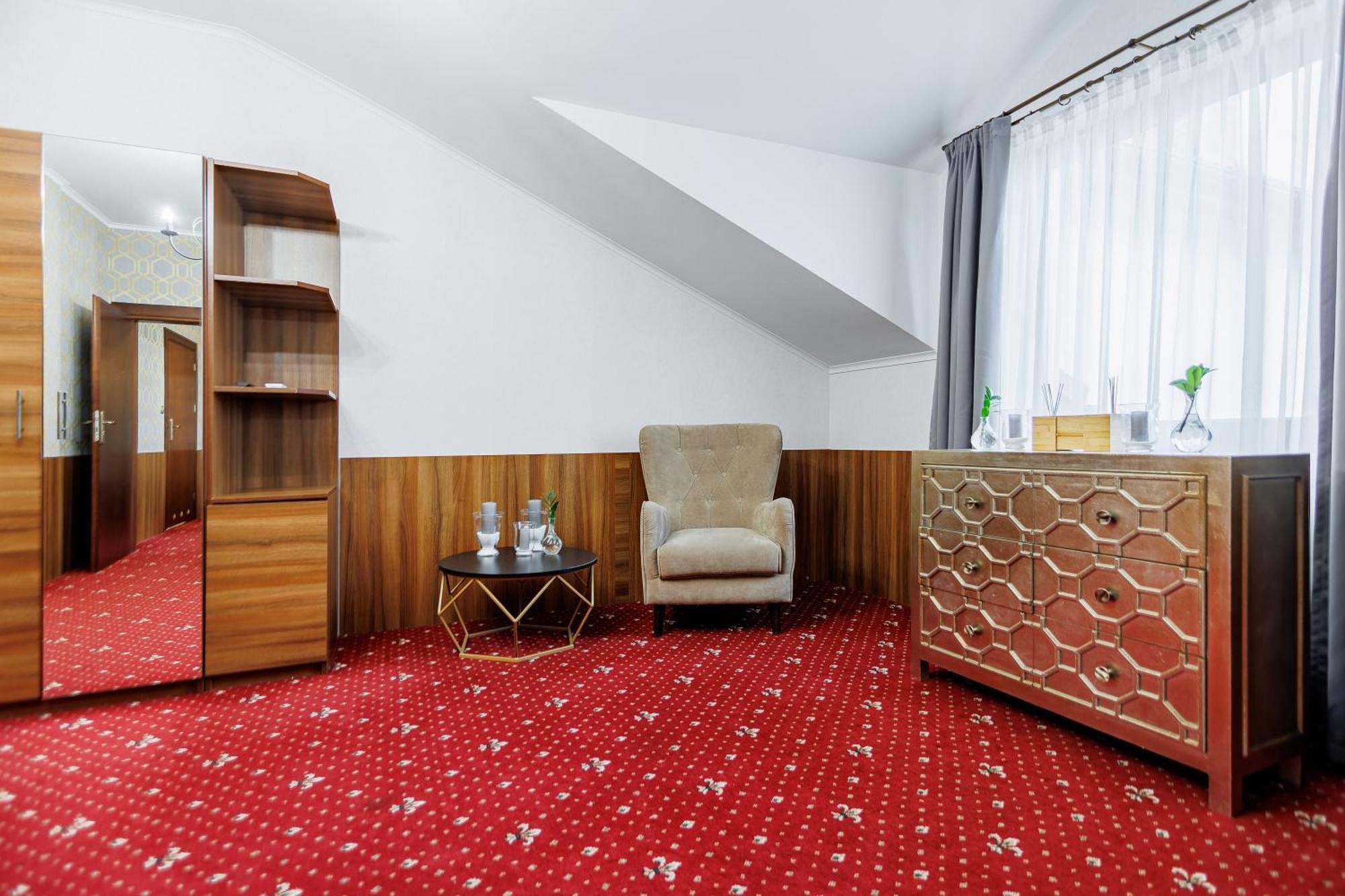 Hotel Cristal Park Dąbrowa Tarnowska エクステリア 写真