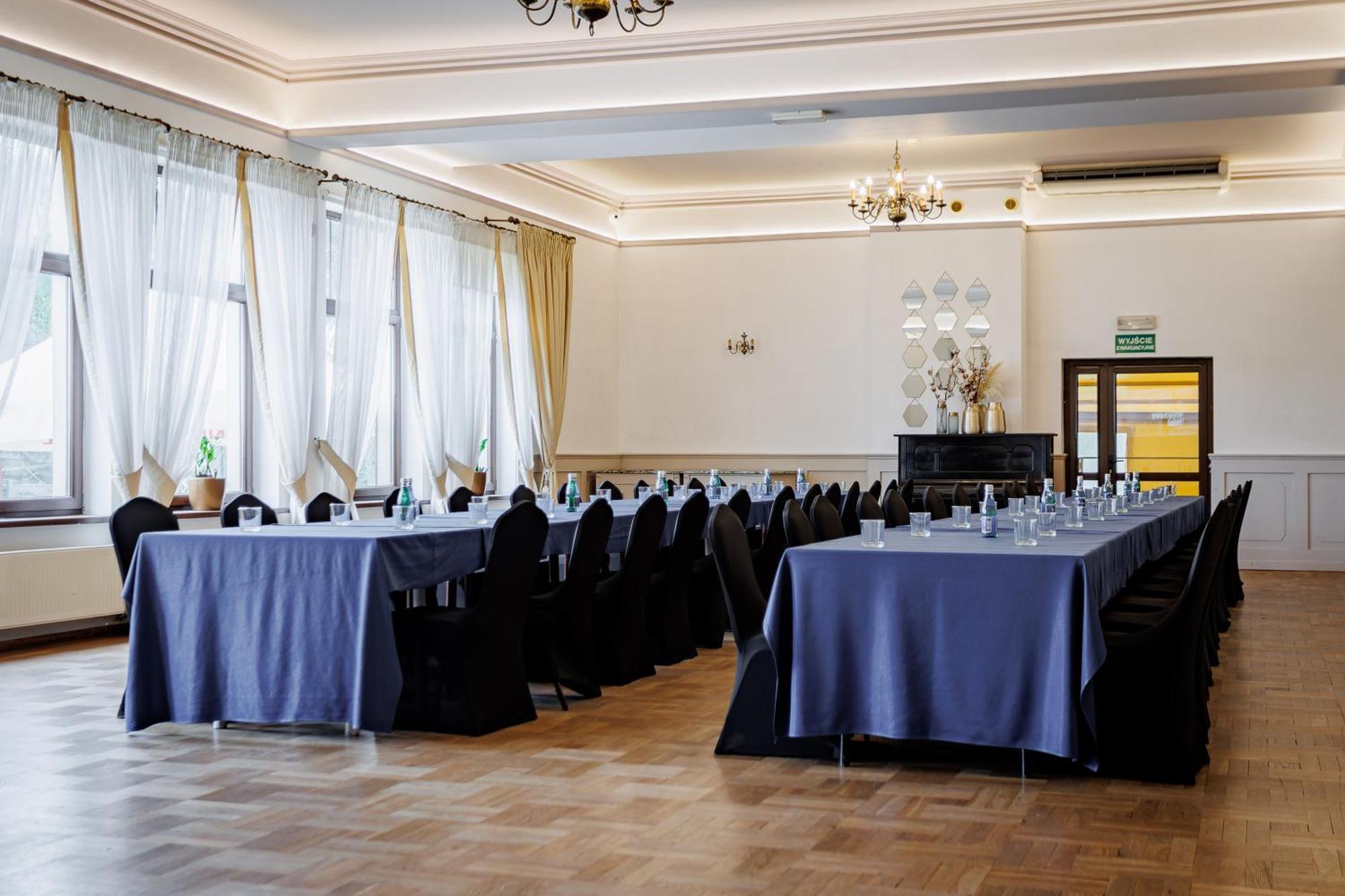 Hotel Cristal Park Dąbrowa Tarnowska エクステリア 写真