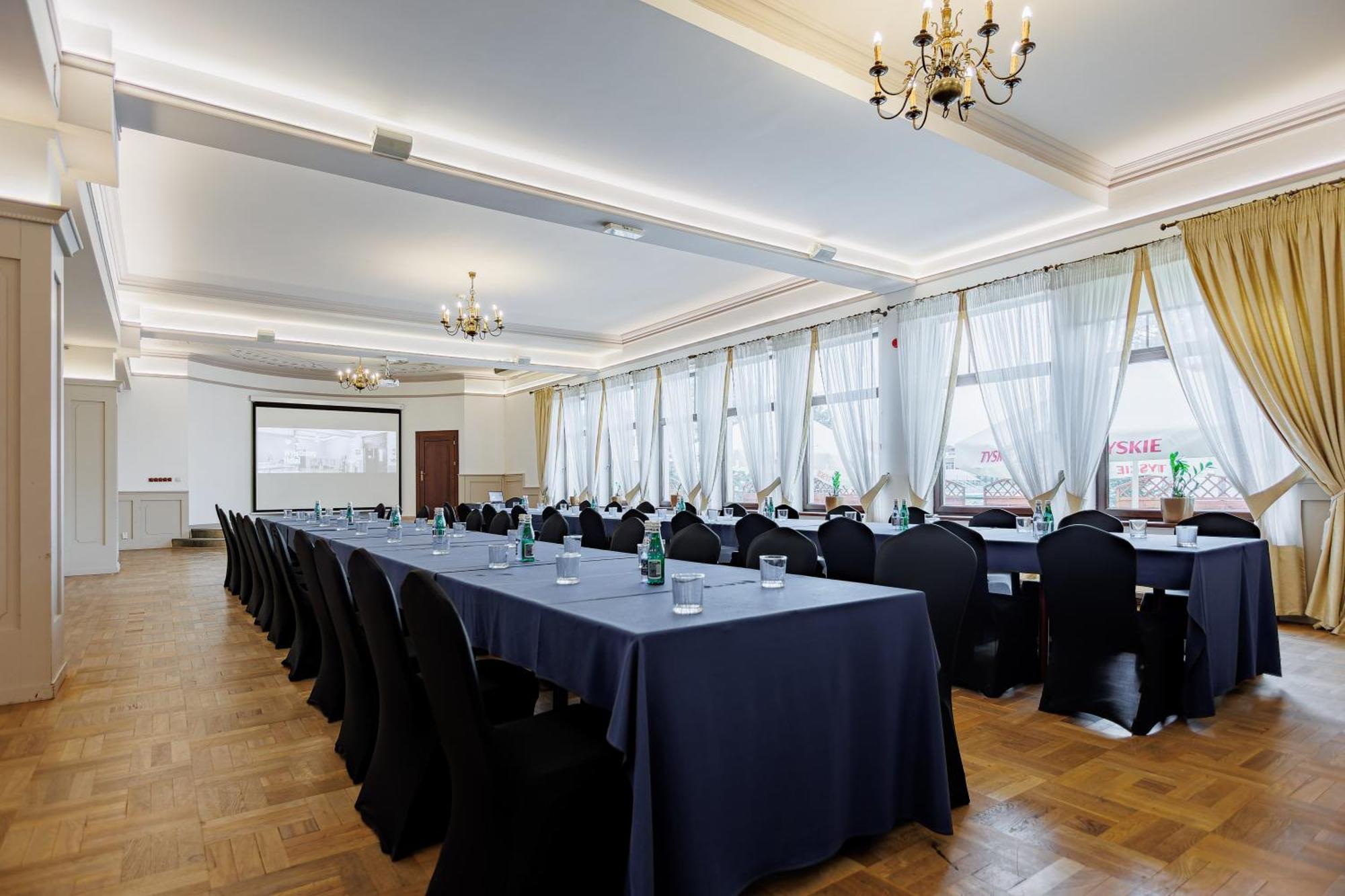 Hotel Cristal Park Dąbrowa Tarnowska エクステリア 写真