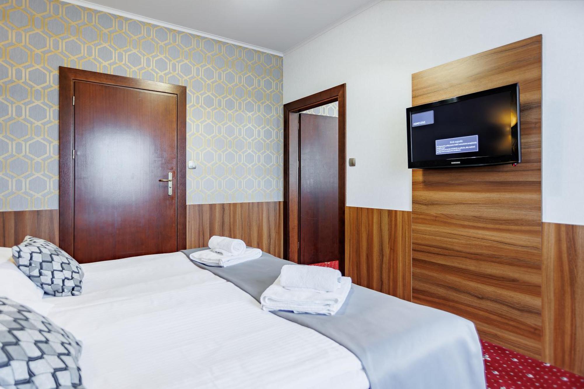 Hotel Cristal Park Dąbrowa Tarnowska エクステリア 写真