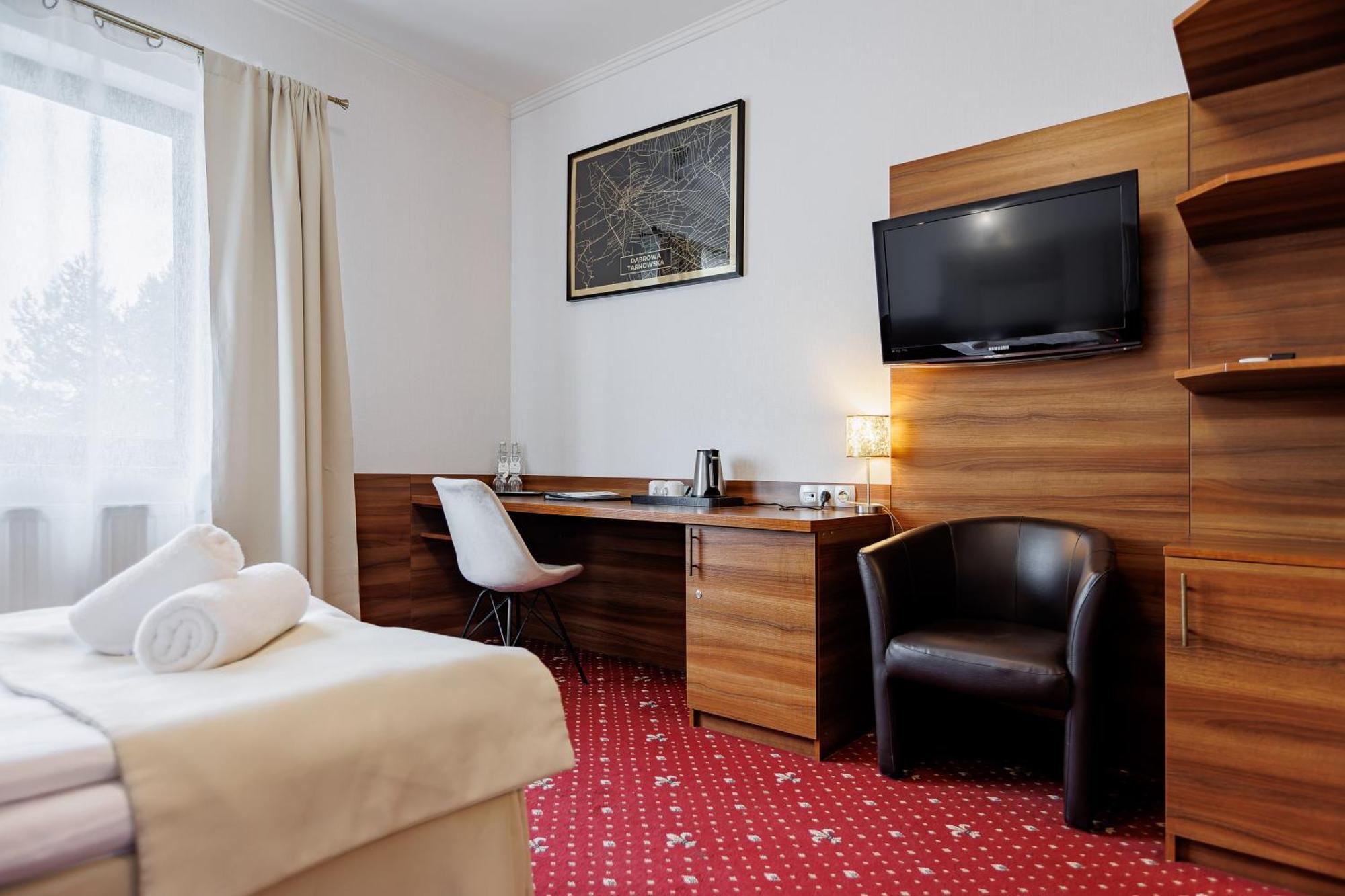Hotel Cristal Park Dąbrowa Tarnowska エクステリア 写真