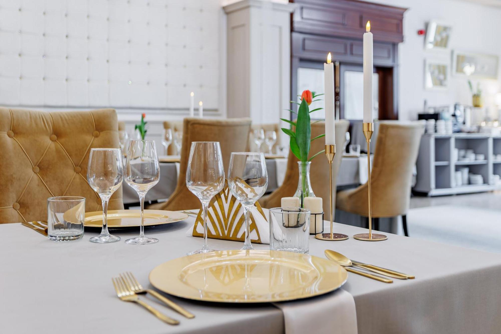 Hotel Cristal Park Dąbrowa Tarnowska エクステリア 写真