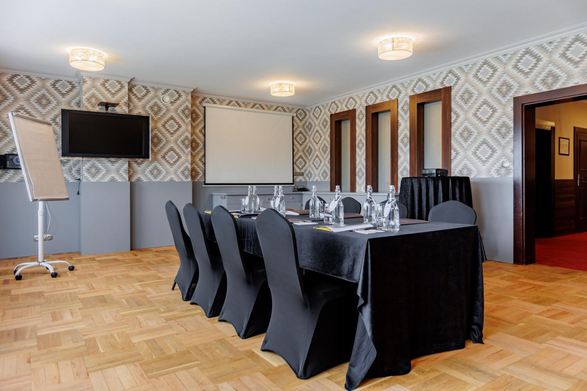 Hotel Cristal Park Dąbrowa Tarnowska エクステリア 写真