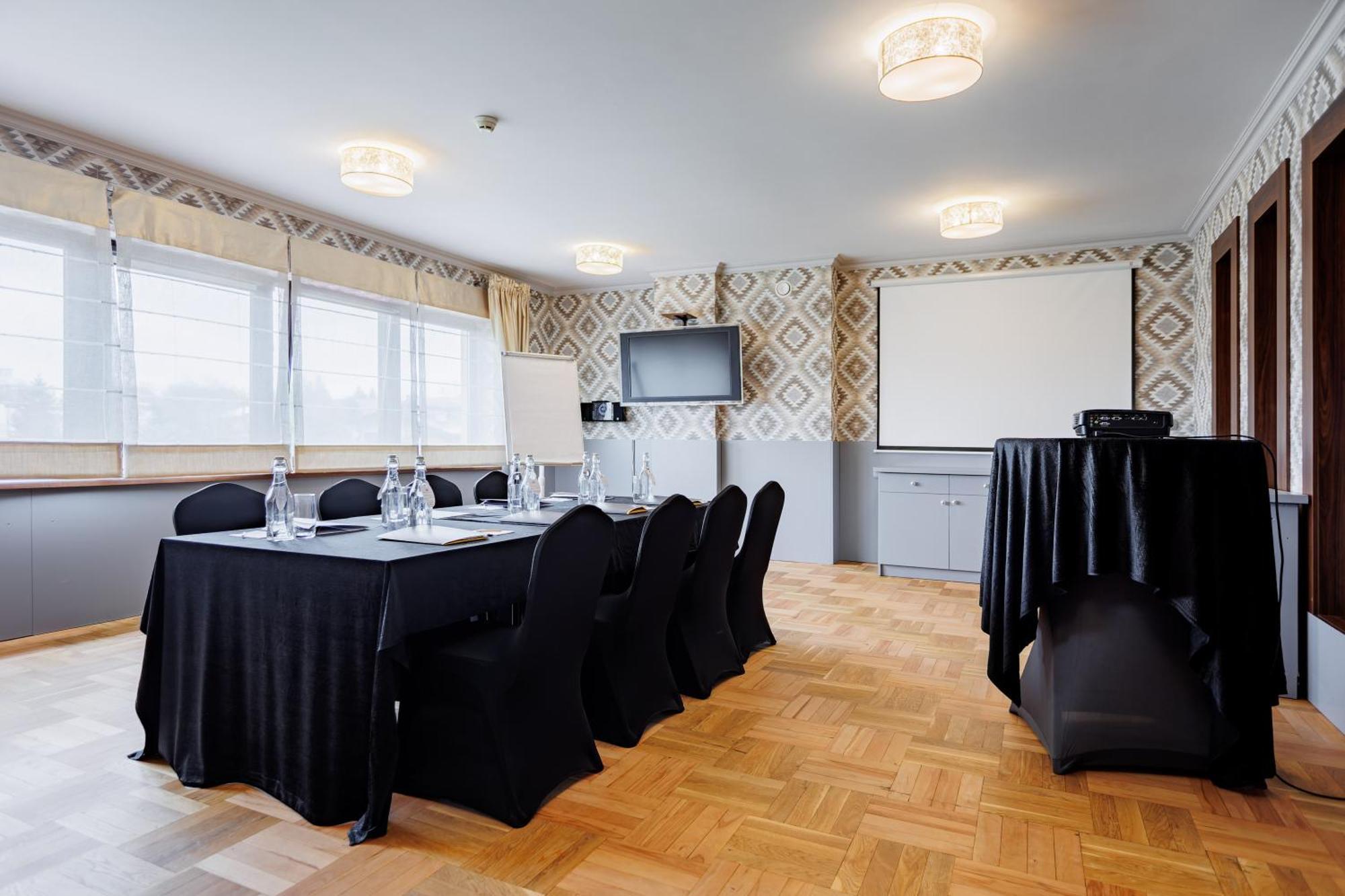 Hotel Cristal Park Dąbrowa Tarnowska エクステリア 写真