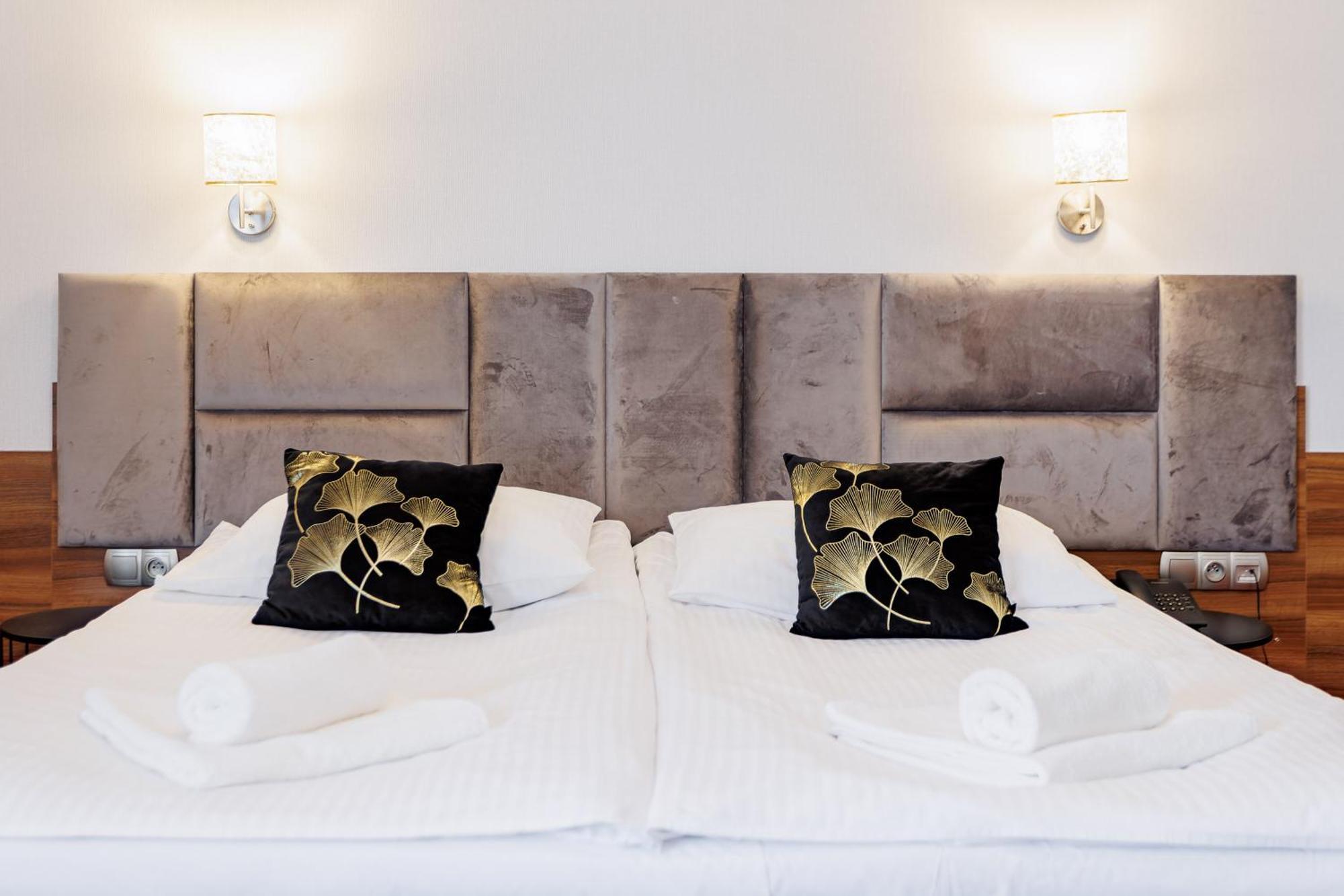 Hotel Cristal Park Dąbrowa Tarnowska エクステリア 写真