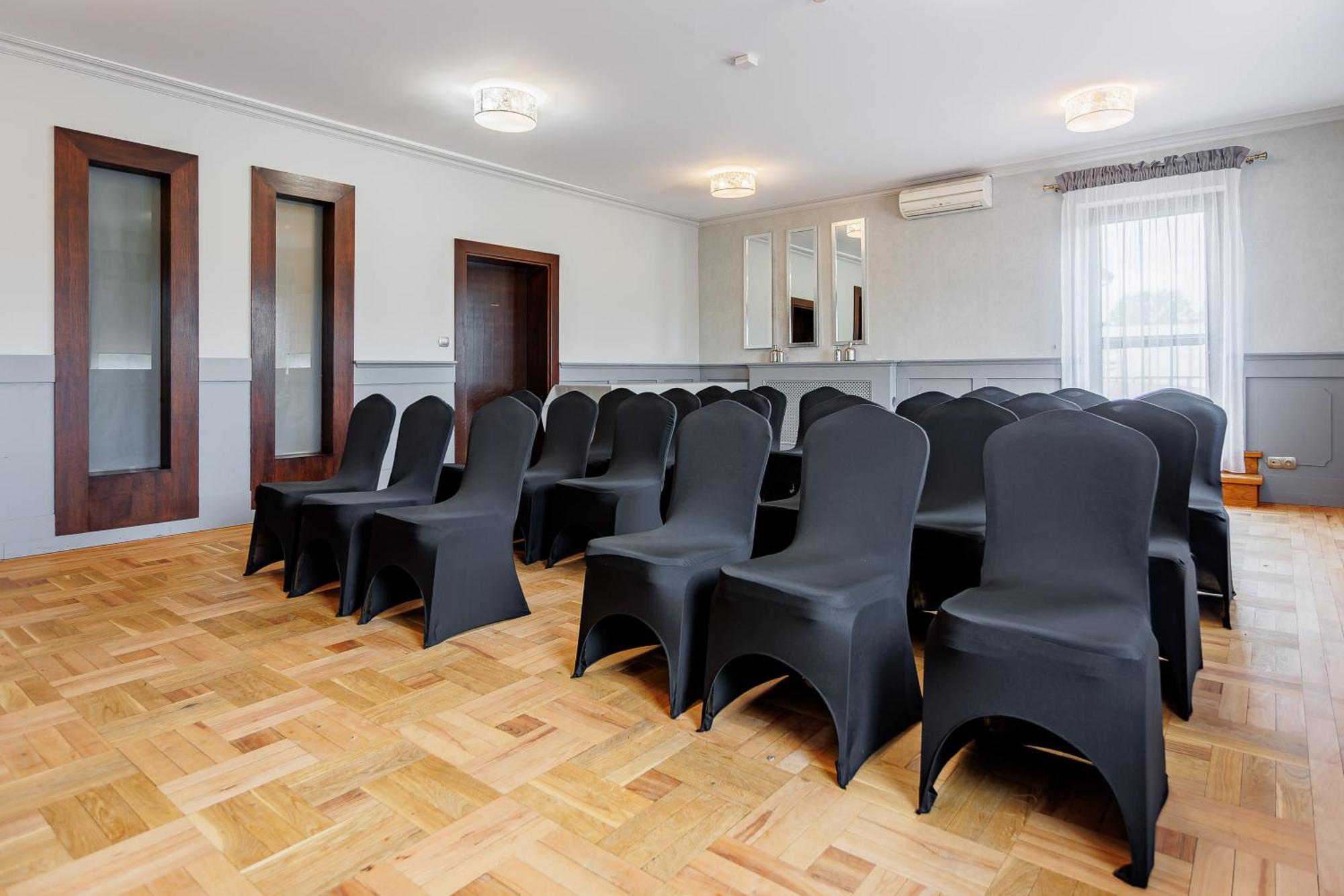 Hotel Cristal Park Dąbrowa Tarnowska エクステリア 写真
