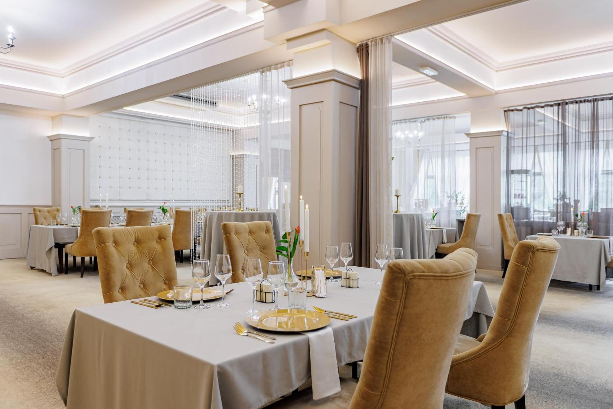 Hotel Cristal Park Dąbrowa Tarnowska エクステリア 写真