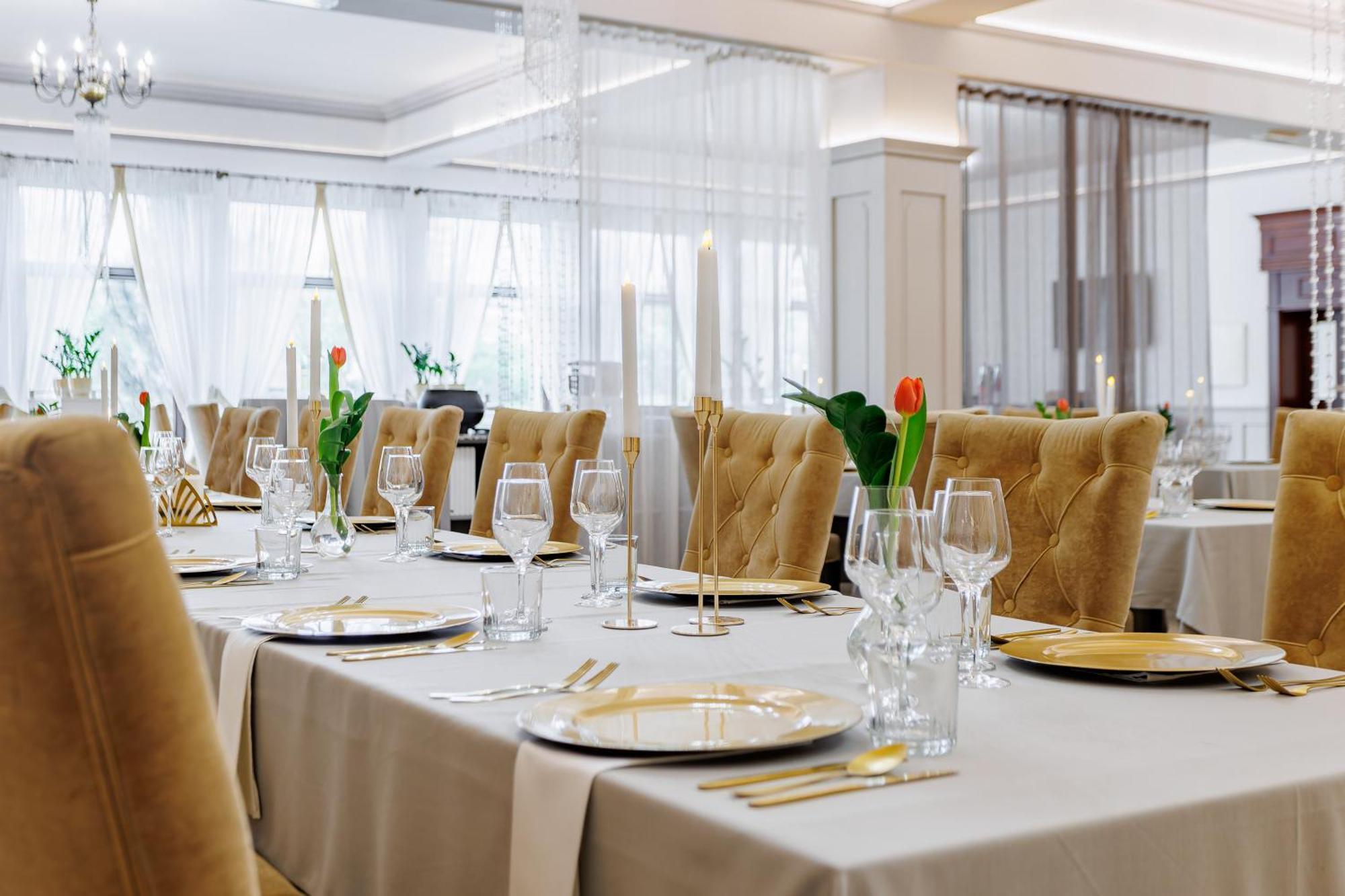 Hotel Cristal Park Dąbrowa Tarnowska エクステリア 写真