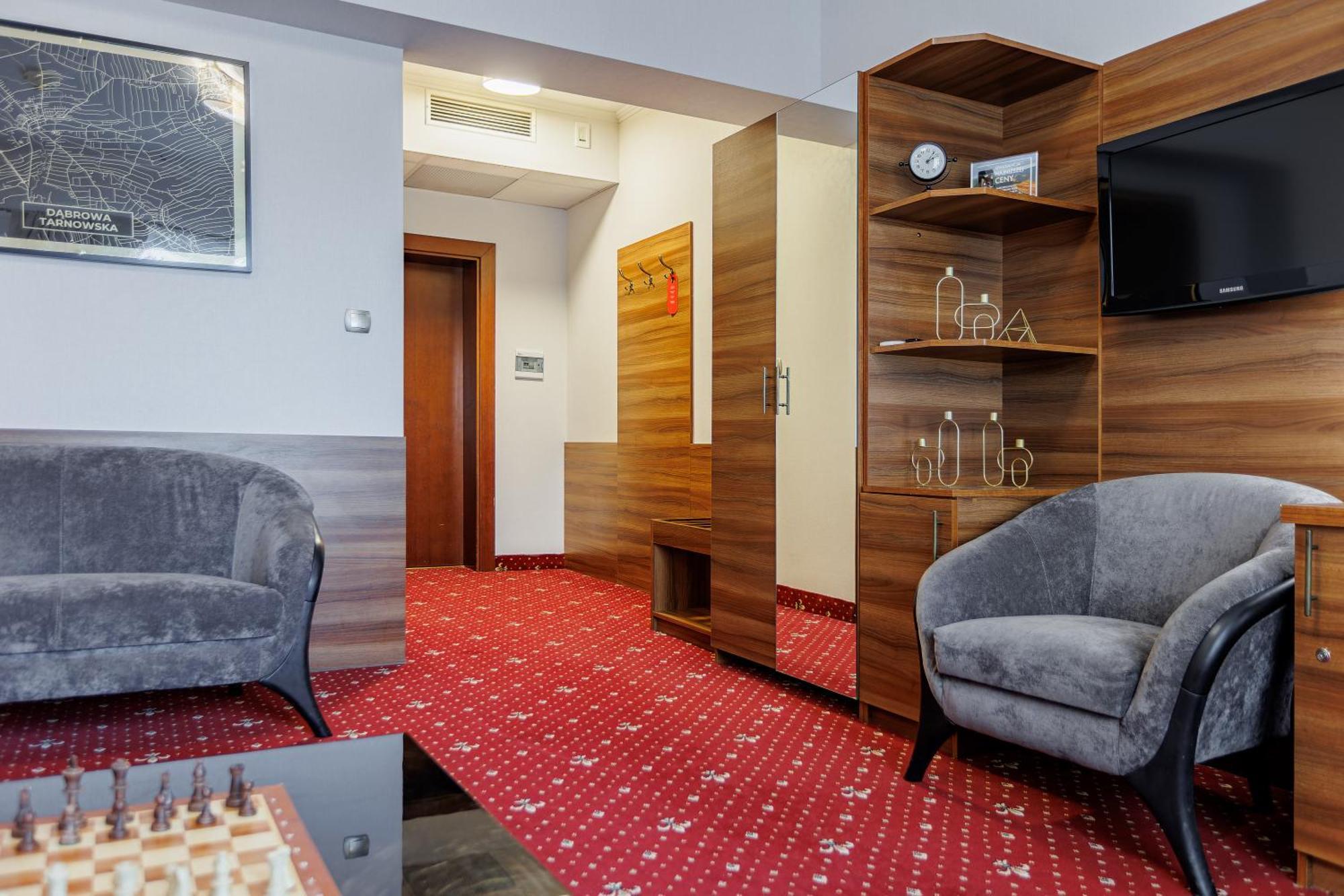 Hotel Cristal Park Dąbrowa Tarnowska エクステリア 写真