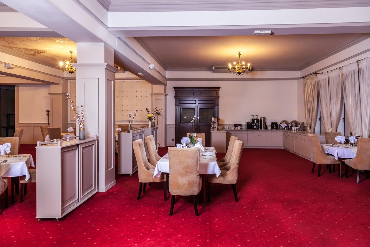 Hotel Cristal Park Dąbrowa Tarnowska エクステリア 写真