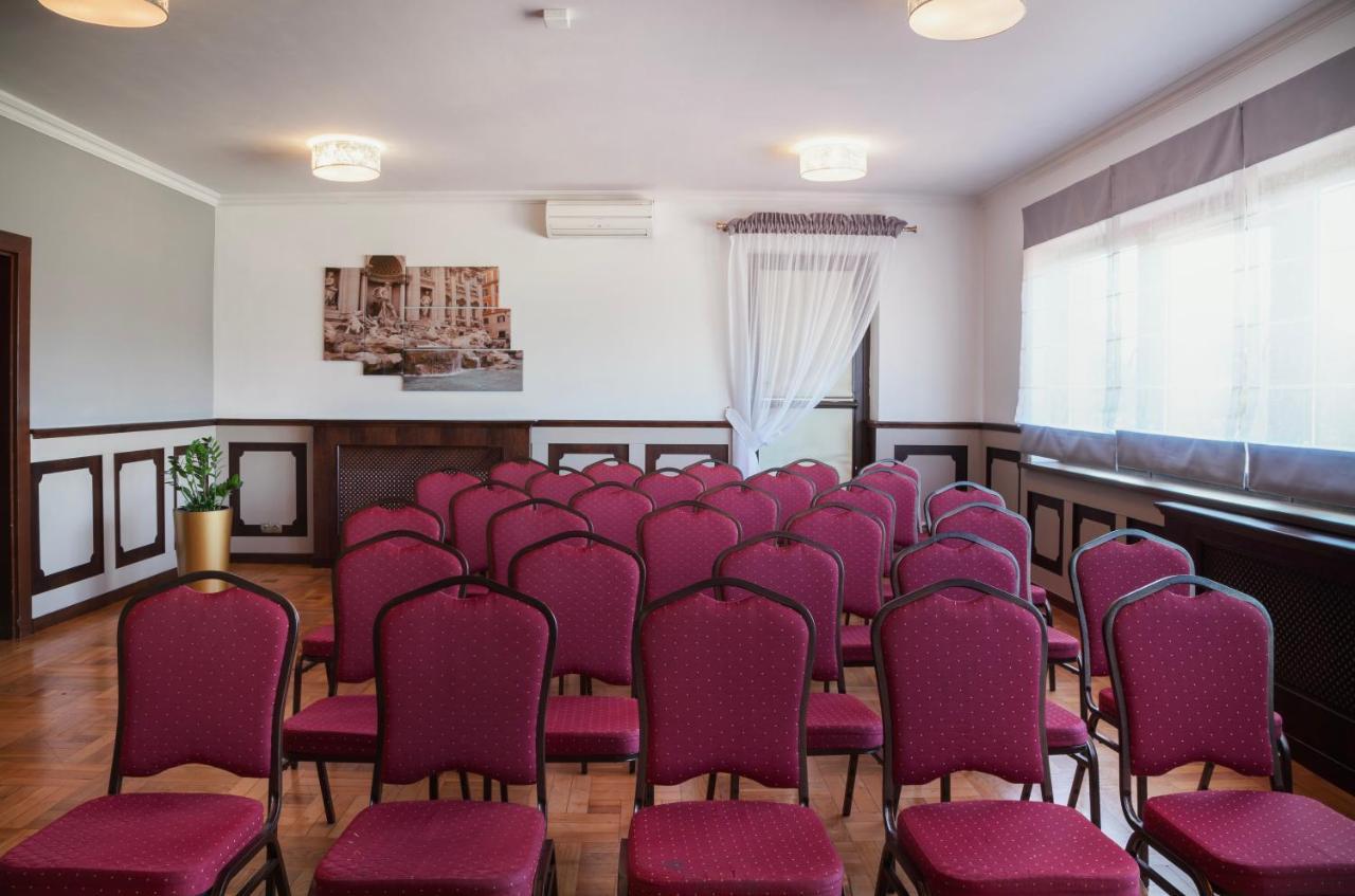 Hotel Cristal Park Dąbrowa Tarnowska エクステリア 写真