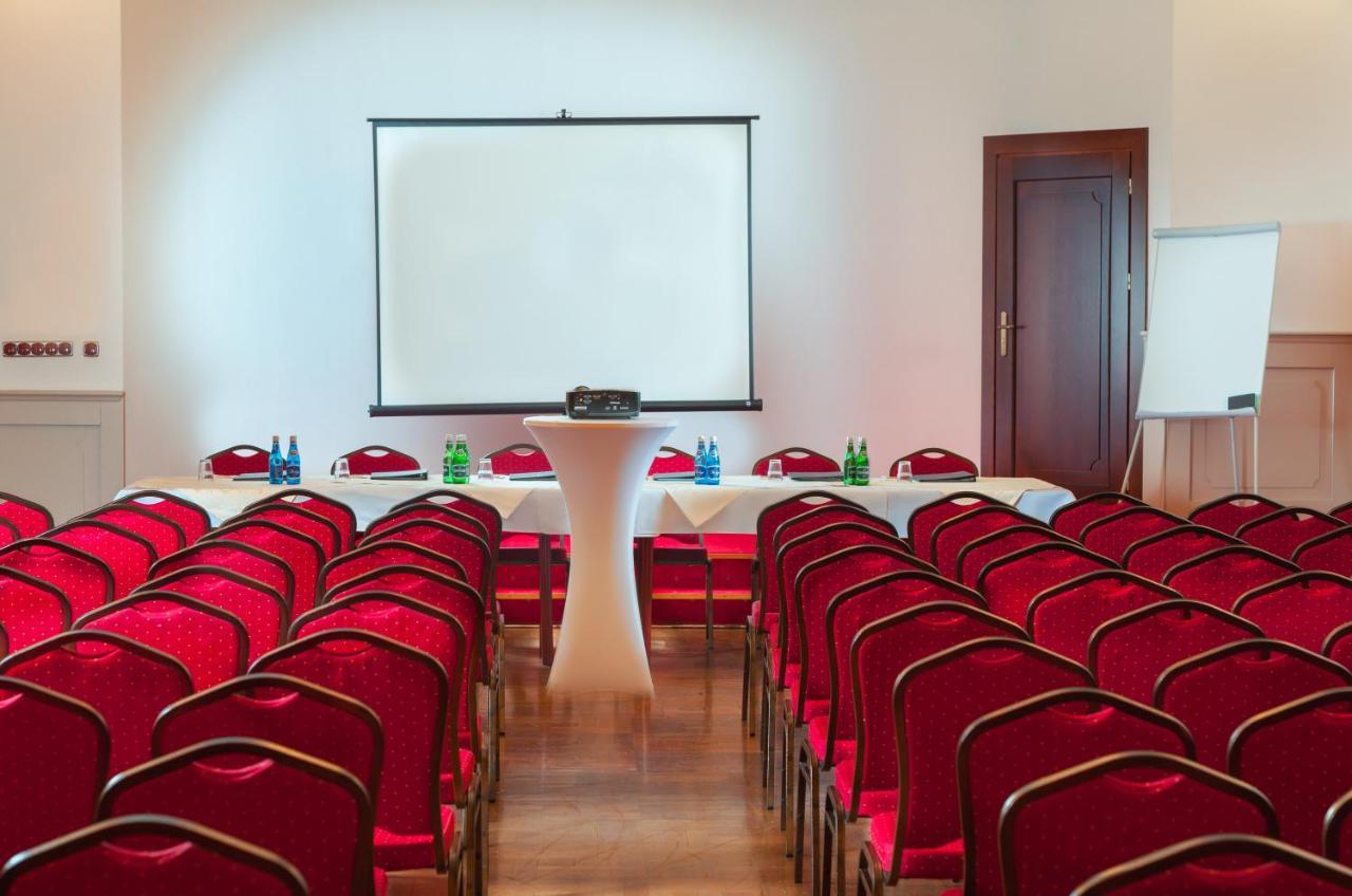 Hotel Cristal Park Dąbrowa Tarnowska エクステリア 写真
